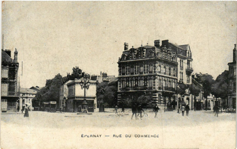 Carte postale ancienne Epernay - Rue du Commerce à Épernay