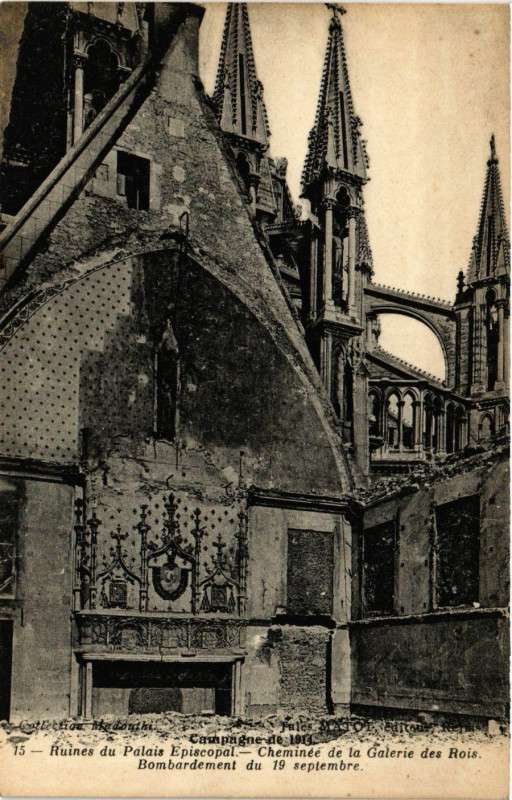 Carte postale ancienne Campagne de 1914 - Ruines du Palais Episcopal - Cheminée de la
