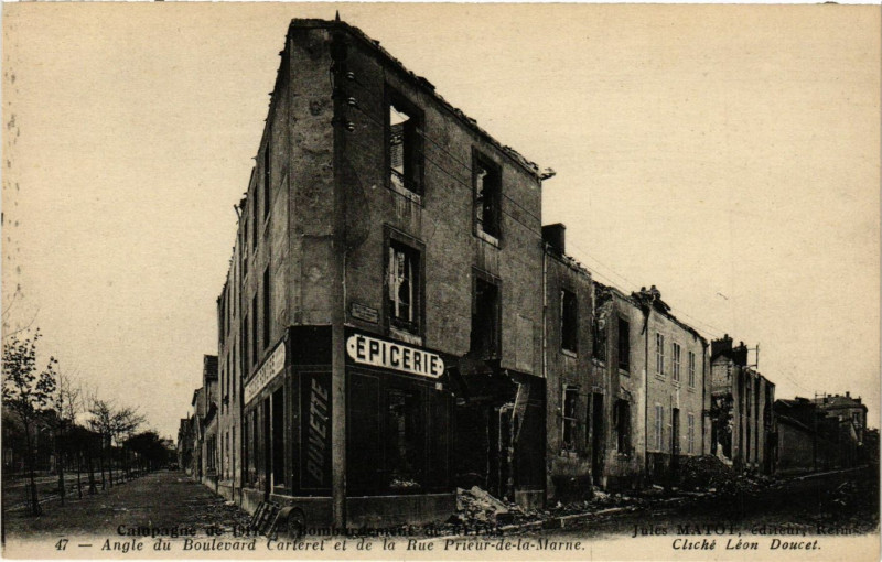Carte postale ancienne Campagne de 1914 - Bombardement de Reims - Angle du Boulevard à Reims