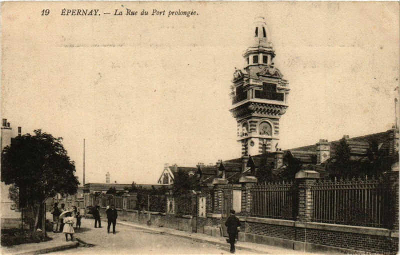 Carte postale ancienne Epernay - La Rue du Port prolongée à Épernay