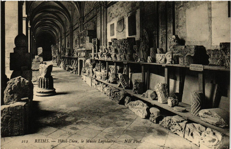 Carte postale ancienne Reims - Hotel-Dieu le Musée Lapidaire à Reims
