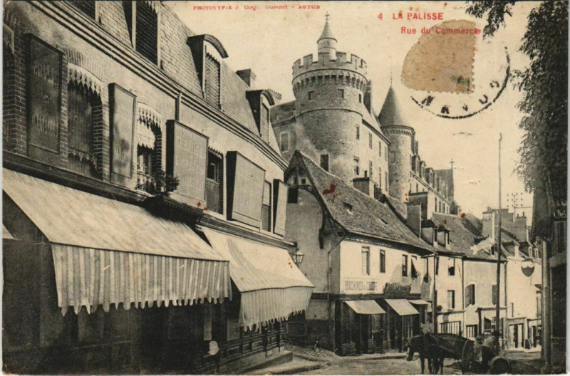 Carte postale ancienne La Palisse Rue du Commerce