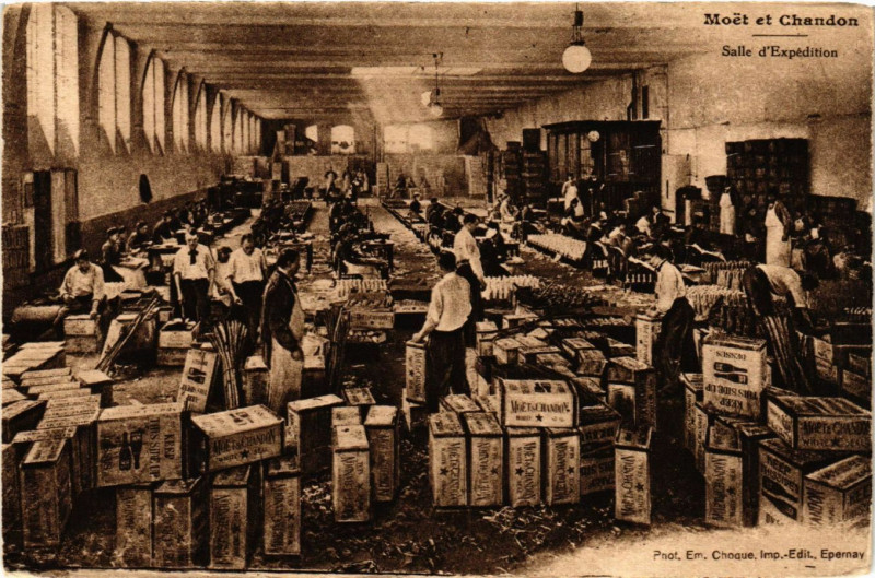 Carte postale ancienne Moet et Chandon - Salle d'Expédition