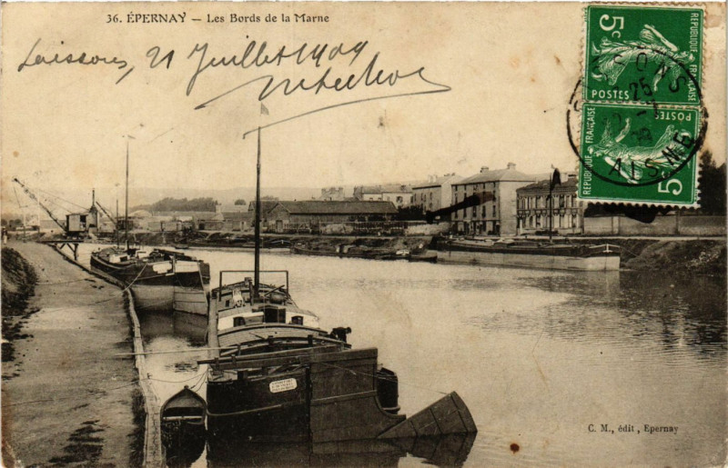 Carte postale ancienne Epernay - Les Bords de la Marne à Épernay