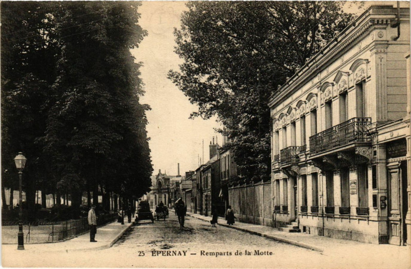 Carte postale ancienne Epernay - Remparts de la Morte à Épernay
