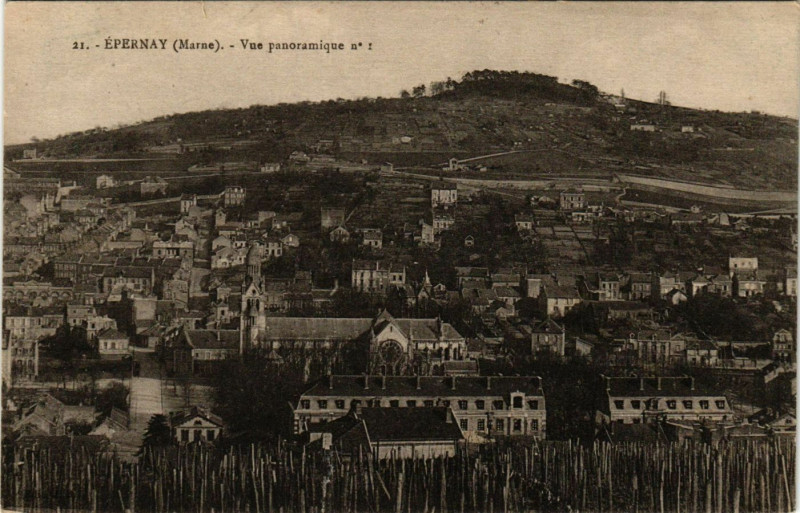 Carte postale ancienne Epernay - Vue panoramique à Épernay