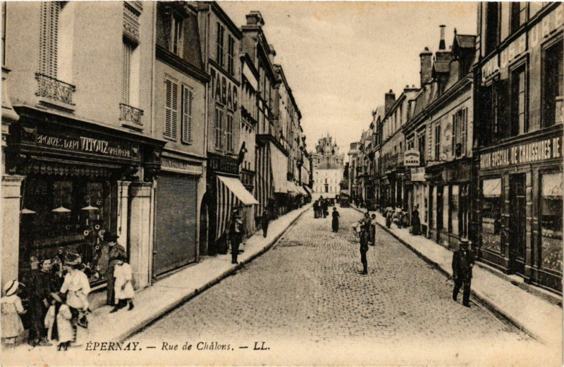 Carte postale ancienne Epernay - Rue de Chalons à Épernay