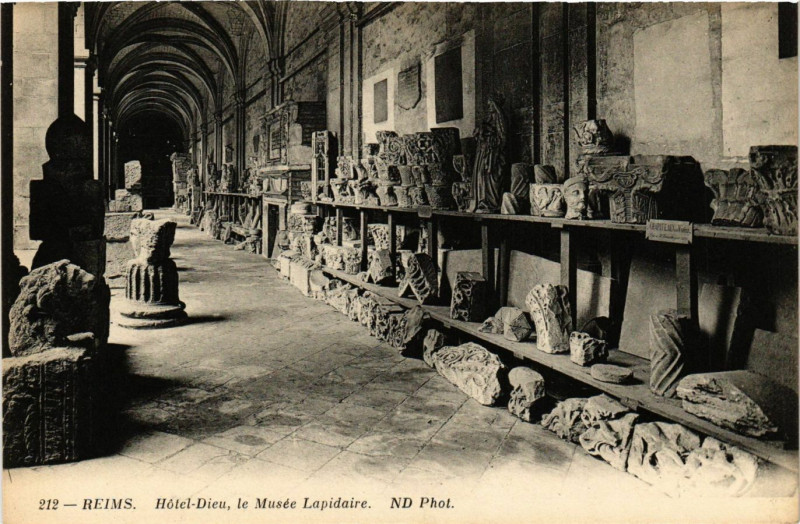 Carte postale ancienne Reims - Hotel-Dieu le Musée Lapidaire à Reims