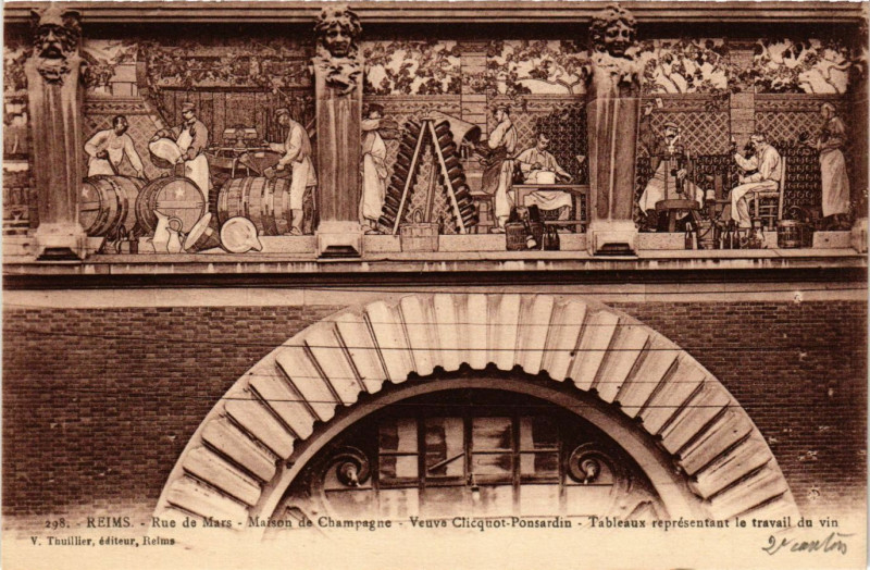 Carte postale ancienne Reims Rue de Mars-Maison de Champagne Veuve Cliquot-Ponsardin à Reims