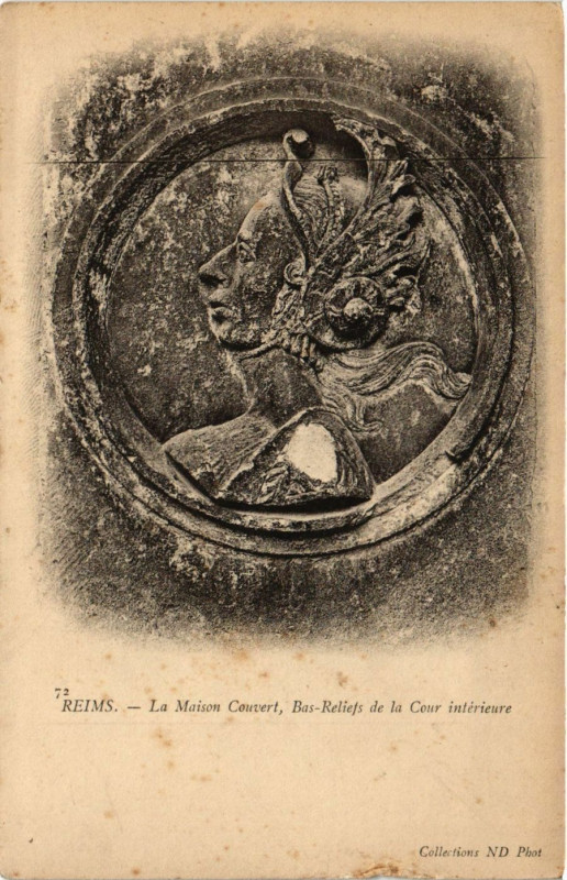 Carte postale ancienne Reims - La Maison Couvert Bas-Reliefs de la Cour intérieure à Reims
