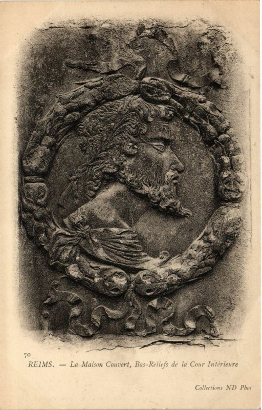 Carte postale ancienne Reims - La Maison Couvert Bas-Reliefs de la Cour Intérieure à Reims