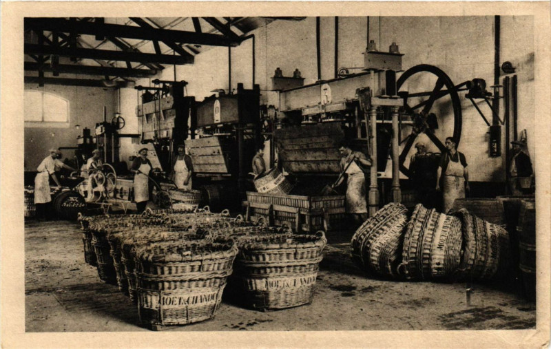 Carte postale ancienne Le vendangeoir de la Maison a Bouzy à Bouzy