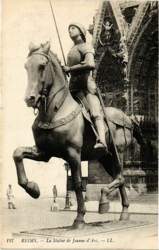 Carte postale ancienne Reims - La Statue de Jeanne d'Arc à Reims