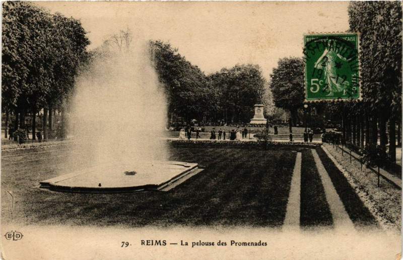 Carte postale ancienne Reims - La pelousse des Promenades à Reims