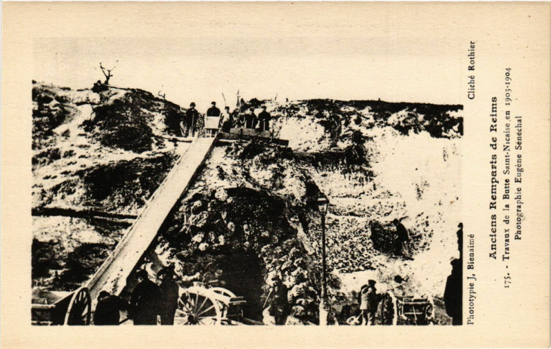 Carte postale ancienne Anciens Remparts de Reims - Travaux de la Butte Saint-Nicaise en à Reims