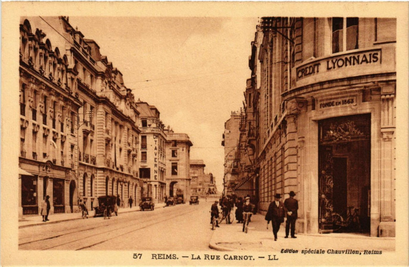 Carte postale ancienne Reims - La Rue Carnot à Reims