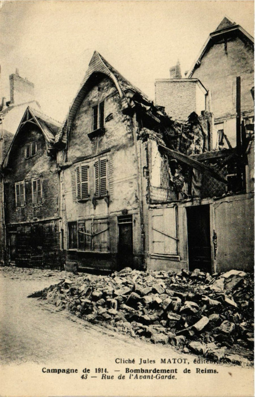 Carte postale ancienne Campagne de 1914 - Bombardement de Reims - Rue de l'Avant-Garde à Reims