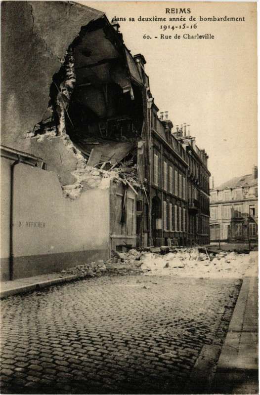 Carte postale ancienne Reims dans sa deuxiéme année de bombardement 1914-15-16 - Rue de à Reims