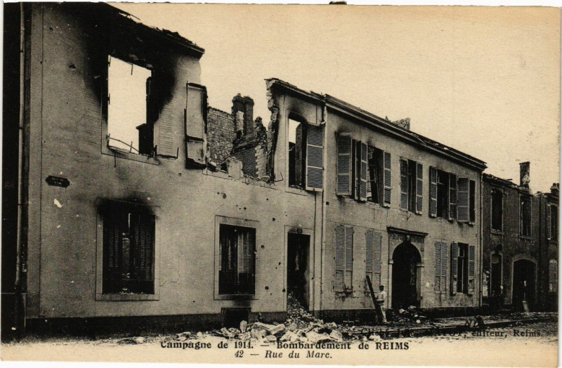 Carte postale ancienne Campagne de 1914 - Bombardement de Reims - Rue du Marc à Reims