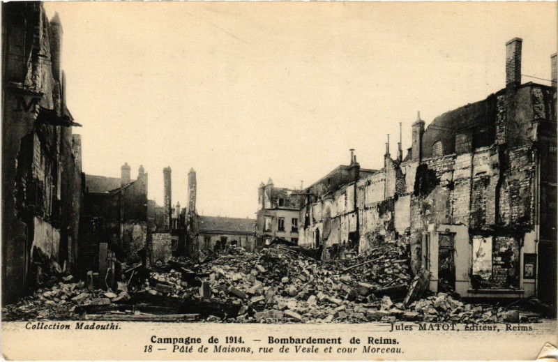 Carte postale ancienne Campagne de 1914 - Bombardement de Reims - Paté de Maisons rue de à Reims