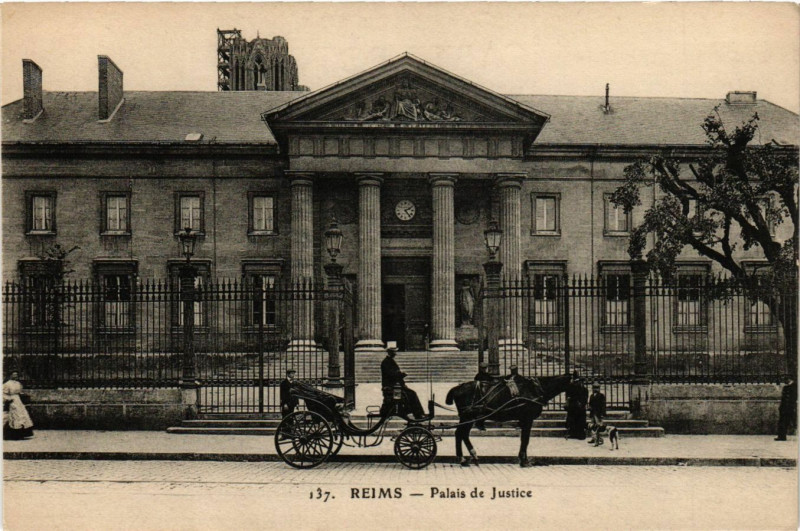 Carte postale ancienne Reims - Palais de Justice à Reims