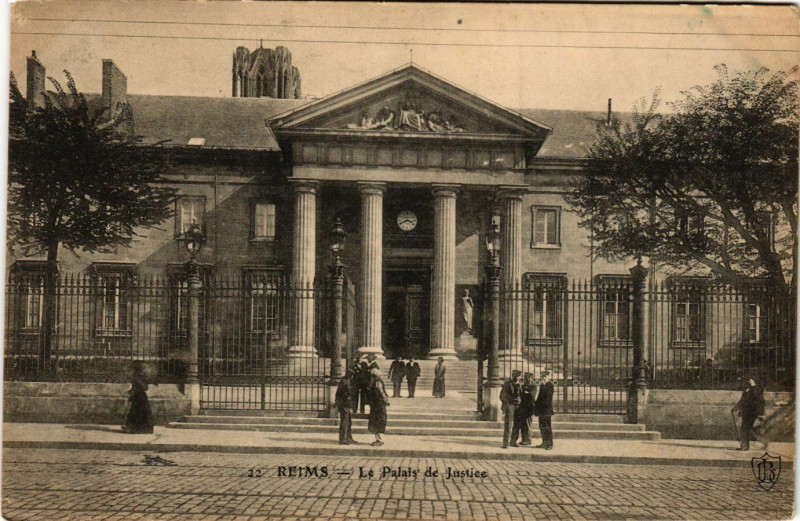 Carte postale ancienne Reims - Le Palais de Justice à Reims