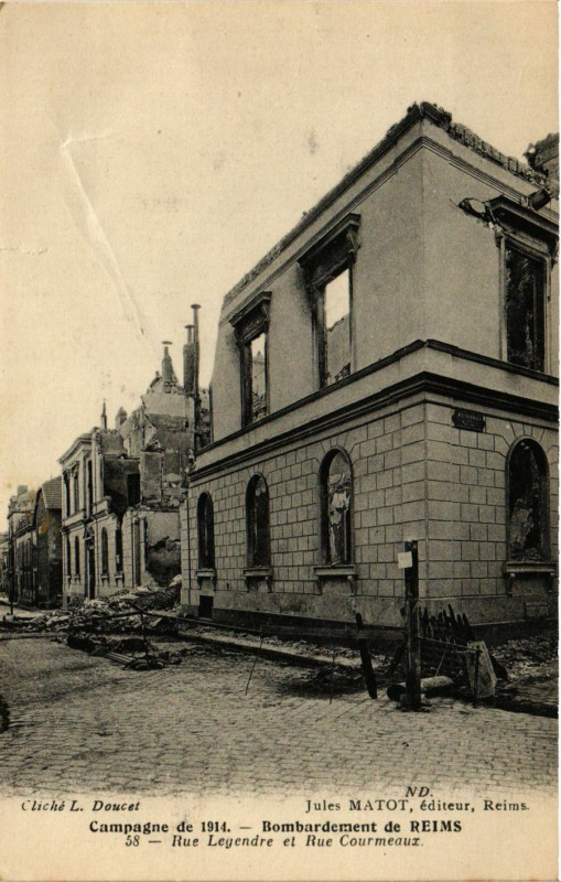 Carte postale ancienne Campagne de 1914 - Bormardement de Reims - Rue Leyendre et Rue à Reims