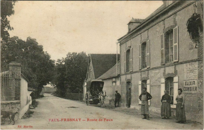 Carte postale ancienne Faux-Fresnay Route de Faux à Faux-Fresnay