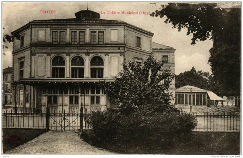 Carte postale ancienne Troyes Le Théatre Municipal à Troyes