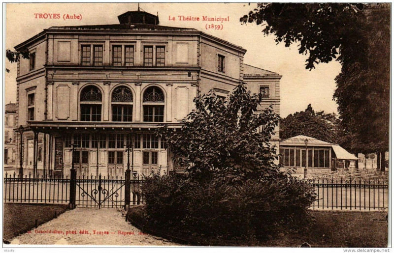 Carte postale ancienne Troyes Le Théatre Municipal à Troyes