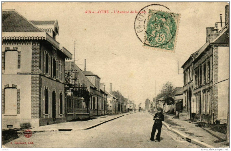 Carte postale ancienne Aix-en-Othe L'Avenue de la Gare