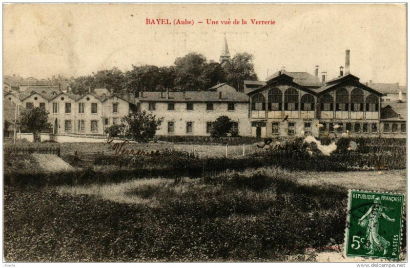 Carte postale ancienne Bayel Une vue de la Verrerie à Bayel