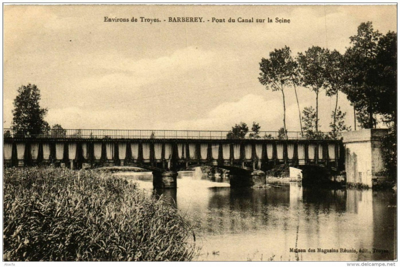 Carte postale ancienne Barberey Pont du Canal sur la Seine
