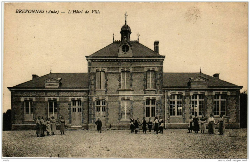 Carte postale ancienne Brevonnes L'Hotel de Ville à Brévonnes