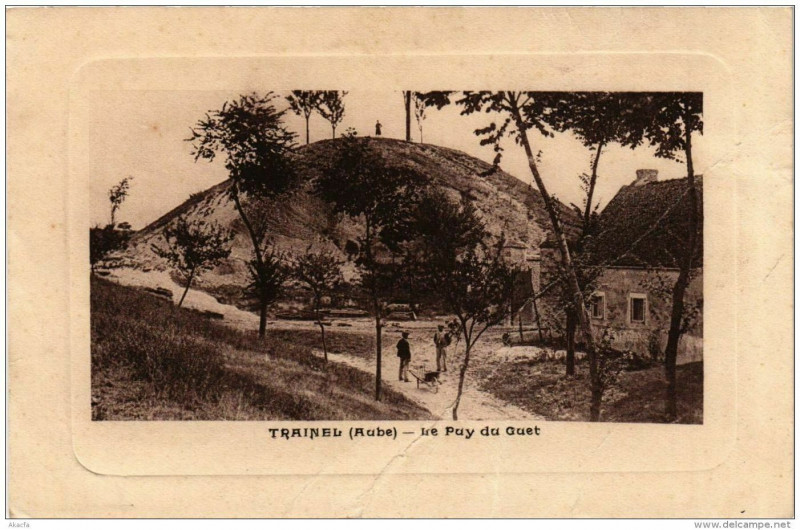 Carte postale ancienne Trainel Le Puy du Guet à Traînel