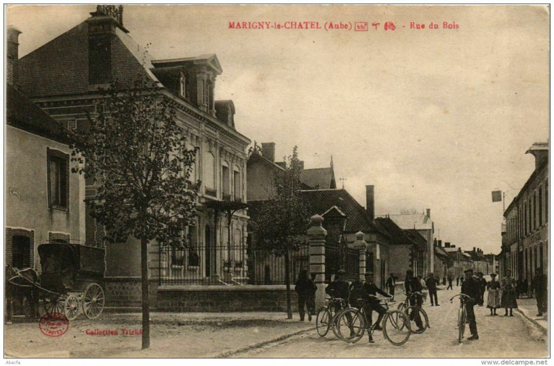 Carte postale ancienne Marigny-le-Chatel Rue du Bois à Marigny-le-Châtel