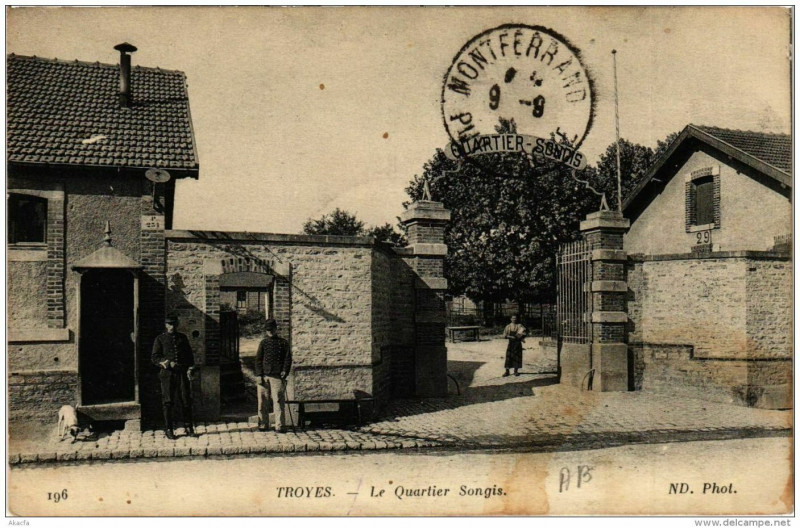 Carte postale ancienne Troyes Le Quartier Songis à Troyes