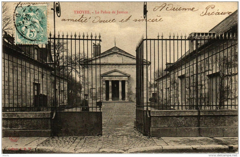 Carte postale ancienne Troyes Le Palais de Justice à Troyes