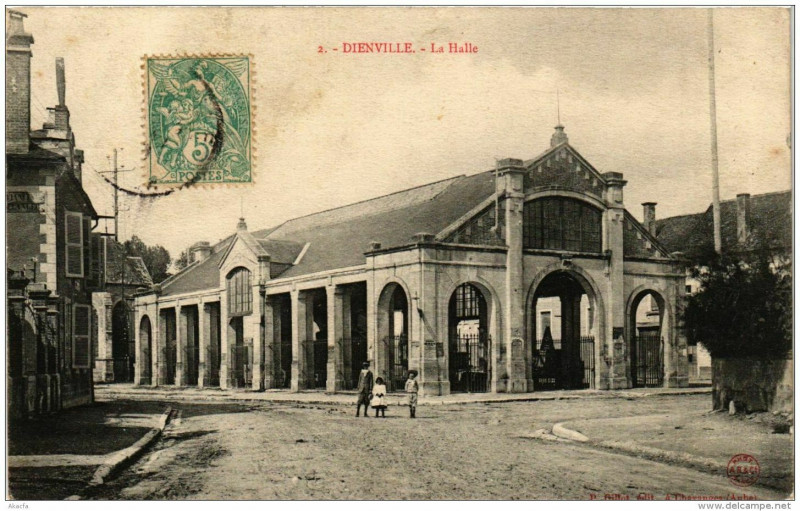 Carte postale ancienne Dienville La Halle à Dienville