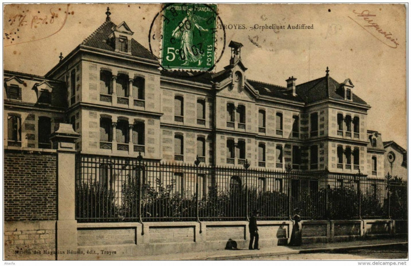 Carte postale ancienne Troyes Orphelinat Audiffred à Troyes