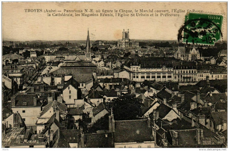 Carte postale ancienne Troyes Panorama N-E. ou figure le Cirque à Troyes