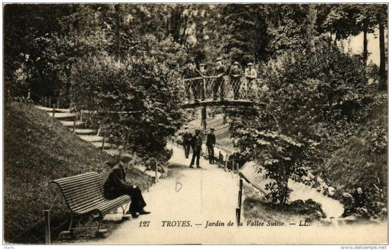 Carte postale ancienne Troyes Jardin de la Vallée Suisse à Troyes