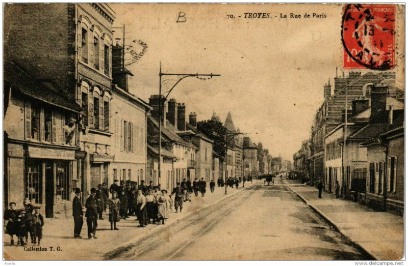 Carte postale ancienne Troyes La Rue de Paris à Troyes