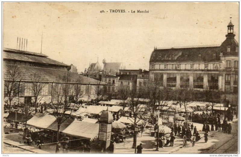 Carte postale ancienne Troyes Le Marché à Troyes