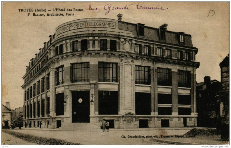 Carte postale ancienne Troyes L'Hotel des Postes à Troyes
