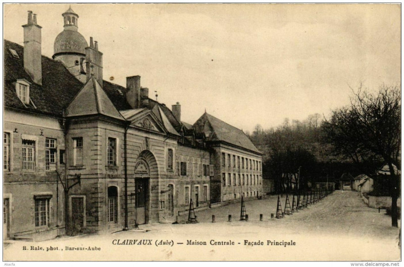 Carte postale ancienne Clairvaux Maison Centrale Facade Principale