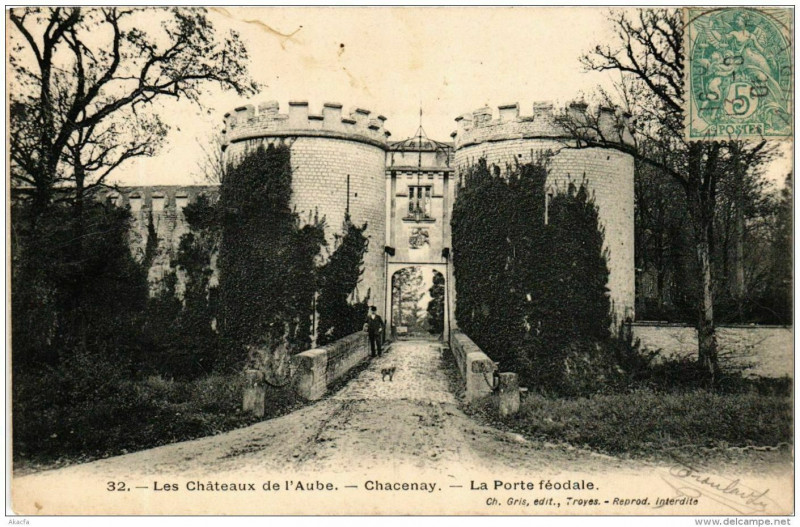 Carte postale ancienne Chacenay La Porte feodale à Chacenay