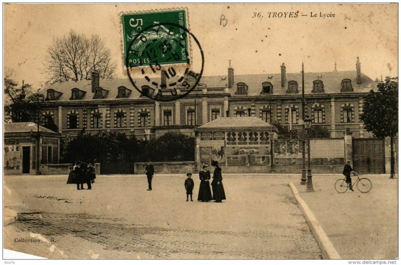 Carte postale ancienne Troyes Le Lycée à Troyes