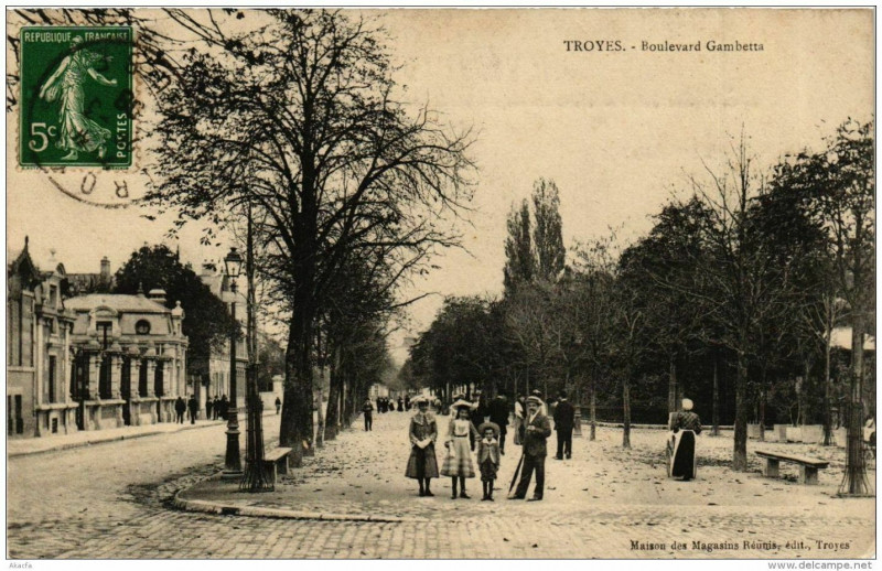 Carte postale ancienne Troyes Boulevard Gambetta à Troyes