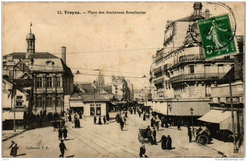 Carte postale ancienne Troyes Place des Anciennes Boucheries à Troyes